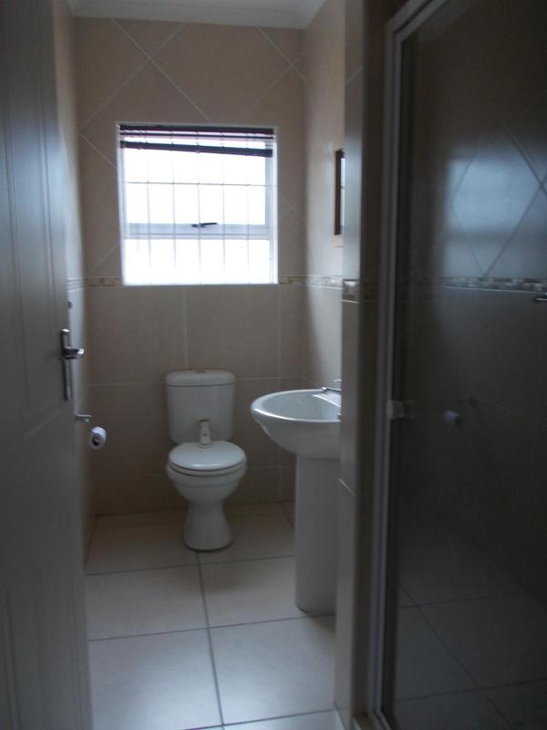 To Let 3 Bedroom Property for Rent in Oostersee Western Cape